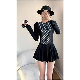 Bộ đồ bơi dài tay thời trang giúp các chị em vô tư đi bơi mà không lo nắng ăn, vừa lại kín đáo và thời trang nữa