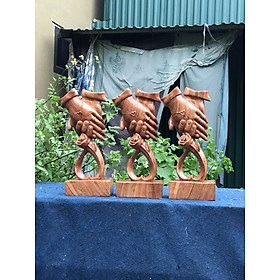 Mua Tượng đôi bàn tay tình yêu bằng gỗ hương kt cao 28×15×8cm