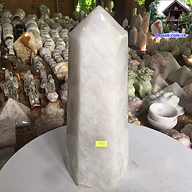 Trụ lục giác đá thạch anh trắng tự nhiên giúp thu hút nguồn năng lượng xấu và tạo ra nguồn năng lượng tốt cho không gian sống T500 nặng 7.4kg kích thước 13.5x33 (cm) 