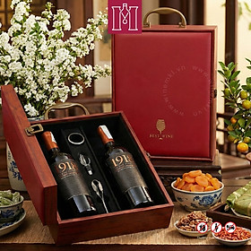 Hộp quà 2 chai rượu vang đỏ Chile nhập khẩu 1918 Grand Reserve 750ml chính hãng, kèm hộp gỗ da đôi đỏ, có phụ kiện - hộp quà tặng Tết, tặng khách hàng, tặng đối tác