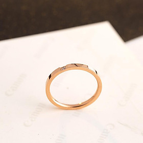 Nhẫn nam nữ titant bản nhỏ không đen 1 hạt đá đơn giản