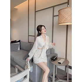 SET ĐI CHƠI, SET 2 MÓN ÁO SƠ MI CROPTOP TAY DÀI NƠ PHỐI CHÂN VÁY REN HOA CỰC SANG CHẢNH - White