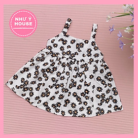 Hình Ảnh Cô Gái Tuổi Teen Tóc Đỏ 1415 Đứng Trong Cửa Hàng Mặc Một Chiếc Váy  Giản Dị Thông Minh Màu Xanh Nhạt Nút Qua Váy Bardot Với Chấm Bi Trắng