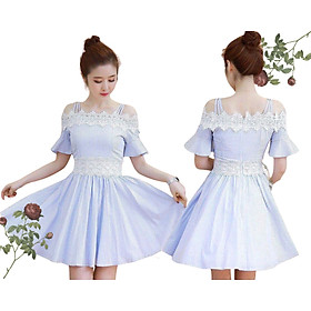 Đầm Sọc Xòe Phối Ren với Chất vải Cotton thoáng mát,không co giãn. Đầm với thiết kế 2 dây kèm tay rớt vai phối ren cổ và ren eo làm điểm nhấn,tạo nên một phong cách thời trang trẻ trung,nhẹ nhàng nữ tính và không kém phần đáng yêu