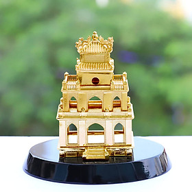 Biểu tượng Tháp Rùa mạ vàng