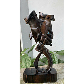 Tượng phu thê viên mãn ,nắm lấy tay nhau bằng gỗ mun hoa đẹp long lanh kt cao 30cm 