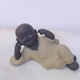 Tượng chú tiểu nằm lắng nghe