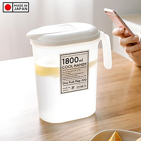 Bình nước nắp bật Yamada 1,8 lít, được làm từ nhựa PP cao cấp, kết hợp hoạt chất CEM-Bio kháng khuẩn an toàn - nội địa Nhật Bản