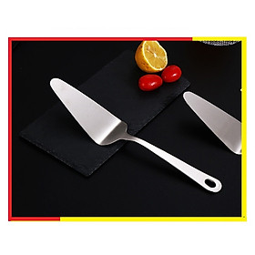 Mua Xẻng xúc bánh pizza hình tam giác bằng inox 304 Dùng để xúc bánh pizza bánh ngọt rất tiện Kích thước 26 5 x 5 8cm Màu Inox nguyên bản rất Sáng và đẹp- Thìa xúc bánh tam giác Inox không gỉ Cao Cấp