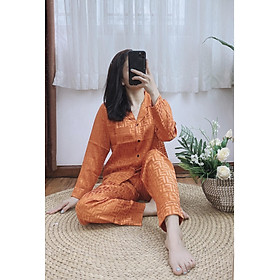 Đồ bộ ngủ mặc nhà Pjiama Lụa Gấm tay dài quần dài họa tiết chìm dưới 62kg cho bạn nữ cực sang trọng