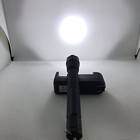 Mua Đèn pin LED cầm tay siêu sáng dùng 2 viên pin Tiểu AA( tặng kèm pin)