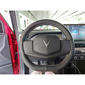 Bọc vô lăng cao cấp Macsim dành cho Vinfast E34, VF3, VF5, VF8, VF9 mã DCUT L16T-2 chất liệu da thật - Khâu tay 100%