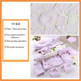 Set đồ sơ sinh cotton 18 chi tiết mùa xuân hè thu cho bé gái màu hồng tím nhạt (3 bộ bồ, 1 yếm choàng lớn, 1 gối, 1 yếm tròn nhỏ, 1 yếm tam giác, 4 khăn sữa, 1 mũ, 1 đôi tất tay, 1 đôi tất chân)