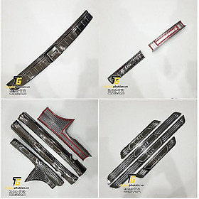 BỘ SẢN PHẨM Nẹp bước chân và ốp chống trầy cốp Hyundai Grand i10 2021 HATCHBACK - vân Titan