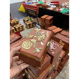 Hộp tiết kiệm đựng trang sức gỗ hương cài hoa hồng