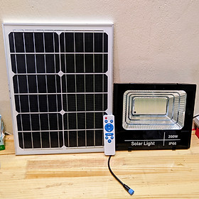 Đèn pha năng lượng mặt trời 200w sử dụng tấm pin mono