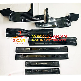Ốp bậc cửa, nẹp bước chân trong, ngoài carbon xe mitsubishi outlander 2016- 2021, 2022 vân cacbon cao cấp