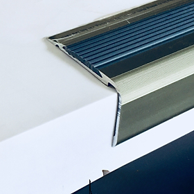 Mua Nẹp nhôm L41x12  Nẹp nhôm L41x20  Nẹp nhôm L55x30 dày 1li chống trơn  nẹp chống trơn L  Nẹp L  nẹp chống trơn trượt cho bậc thang  tam cấp thanh dài 2m7