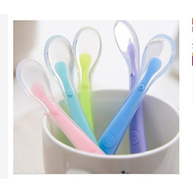 Mua Thìa silicon mềm dẻo dùng cực thích( giao màu ngẫu nhiên)