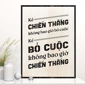 Tranh gỗ decor tạo động lực "Kẻ chiến thắng không bao giờ bỏ cuộc, kẻ bỏ cuộc không bao giờ chiến thắng" ván plywood