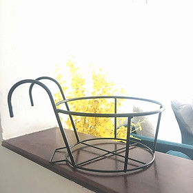 Mua Giá sắt hình tròn treo chậu hoa ban công