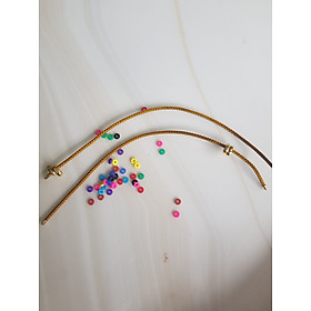 DÂY PHỐI VÒNG TAY MÀU VÀNG DẺO CO GIÃN CÓ 2 KHOEN VÀNG NỮ PHỐI VỚI HẠT LU ĐÁ TỰ NHIÊN CÁC LOẠI VÀO LÀM VÒNG ĐEO TAY KIỂU Ạ SIZE DÂY 3MM Ạ NỮ VỀ ĐỂ HẠT LU VÀO Ở GIỮA RÚT DÂY VÀO 2 LỖ KHOEN VÀNG TRÊN DÂY LÀ ĐEO ĐẸP Ạ