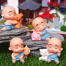 Bộ 04 chú tiểu áo xanh mẫu ngồi ôm thú cưng 6cm