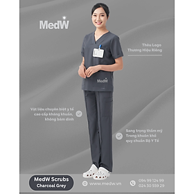 MedW Diana Bộ Scrubs Y Tế (Nữ) Mầu Xám Cổ Tim Trang Phục Y Tế Thẩm Mỹ Viện, Spa, Đồng Phục Y Tế Phòng Khám, Bệnh Viện. Bộ Quần Áo Y Tế Điều Dưỡng Bác Sĩ Thiết Kế Cách Tân, Vật Liệu Chuyên Biệt Kháng Khuẩn, Xếp Ly Giữ Dáng Không Nhăn. MedW Trang Phục Y Tế