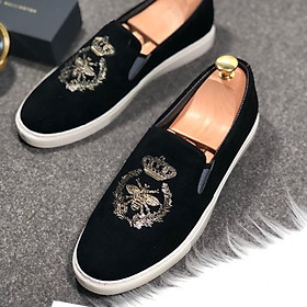 Giày lười nam vải nỉ đen da lộn in ong nhũ
