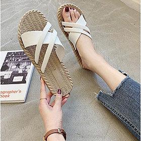 Dép Nữ Nhựa Cao Cấp 3Fashion Kiểu Dáng Quai Chéo Đế Giả Cói Lạ Mắt - 3217
