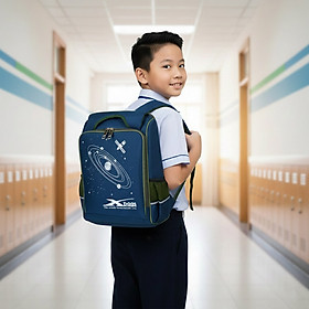 Balo học sinh chống gù cao cấp Xbags Universe xanh – Balo học sinh tiểu học siêu nhẹ nhiều ngăn đệm lưng êm ái họa tiết vũ trụ XB3104