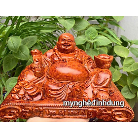 Tượng phật di lặc dâng thỏi vàng bằng gỗ hương đá pu giả nu kt 20x12x11cm 
