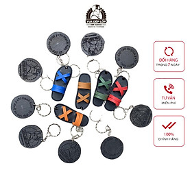 Móc khóa dép cao su làm thủ công của nghệ nhân Vua Dép Lốp Phạm Quang Xuân