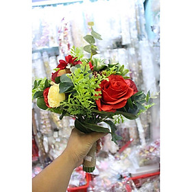 Hoa vải cầm tay cô dâu bó tròn