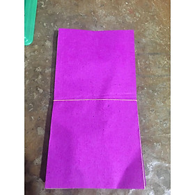Một xấp giấy cúng ngũ sắc nhỏ ( vải năm màu dùng may quần áo cúng ) trong thờ cúng