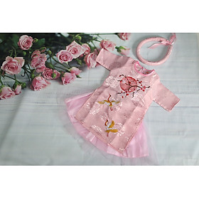 Áo dài cách tân cho bé gái chất liệu vải gấm kèm mấn