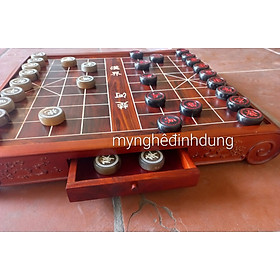 Combo bộ bàn cờ tướng ngăn kéo gỗ trắc kt 56x60x8cm+ quân cờ sừng trắng đen kt 4.3x1.5cm 