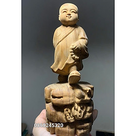 Mua Tượng chú tiểu thong dong bằng gỗ ngọc am thơm nức kt cao 20×8×7cm