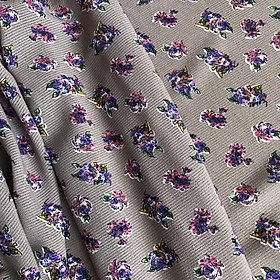 Vải tằm Úc mềm mát họa tiết hoa hồng nền màu nâu tím