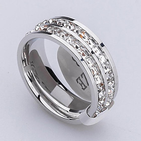 Nhẫn 2 hàng xoàn titan không đen tt 523