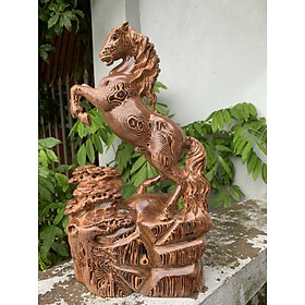 Tượng con ngựa trang trí phong thủy hút tài lộc bằng gỗ mun hoa kt cao 40×22×7,5cm