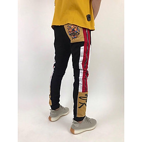 quần thun dài jogger nam có đường viền đỏ bên hông , túi sau hình mặt hổ