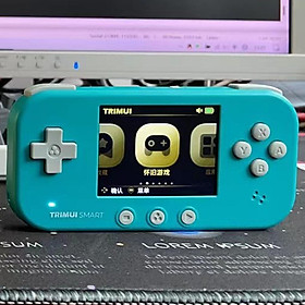 Người chơi cầm tay thông minh chính thức của Trimui mới 2.4 inch IPS LCD WiFi Retro Video Game Console Mở Nguồn Mở Div