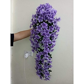 Mua Chùm hoa giả violet sang trọng trang trí không gian nhà cửa ( 2 chùm hoa giả kèm theo giỏ mây đan tinh tế)