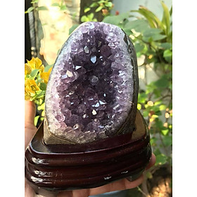 ĐÂY LÀ MIẾNG ĐÁ THẠCH ANH TÍM PHONG THỦY ĐÁ TỰ NHIÊN CAO 14CM NGANG 11CM CÔNG DỤNG CHIÊU TÀI THU HÚT TÀI LỘC ĐẾ GỖ ĐỂ BÀN LÀM VIỆC HAY BÀN THỜ THẦN TÀI TỐT