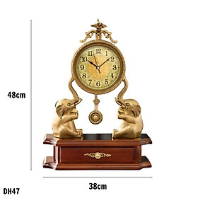 Đồng hồ để bàn DH47 Chất Liệu Gỗ sồi và đồng mặt kính cao cấp  - Đồng hồ để bàn cổ điển đẹp sang trọng kích thước 48 x38x12 cm để kệ tủ trang trí phòng khách nhà ở.