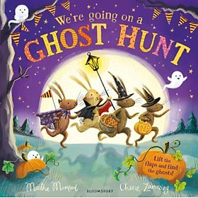Sách - We're Going on a Ghost Hunt A Lift-th by Martha Mumford (author),Cherie Zamazing (artist) (UK edition, Paperback)