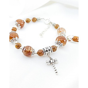 Vòng tay mệnh thổ, kim đá thạch anh tóc nấu mix charm chuồn chuồn+ chiếc lá