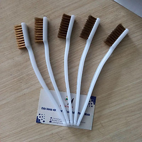 Mua Bàn chải đánh gỉ sợi đồng cán nhựa loại tốt