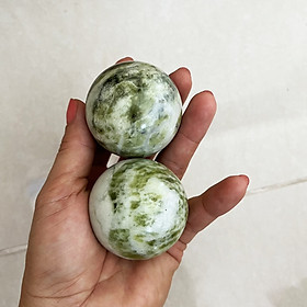 Mua Bi lăn tay đá tự nhiên ngọc màu xanh đường kính từ 3.8 cm đến 5cm ( có hộp đựng)